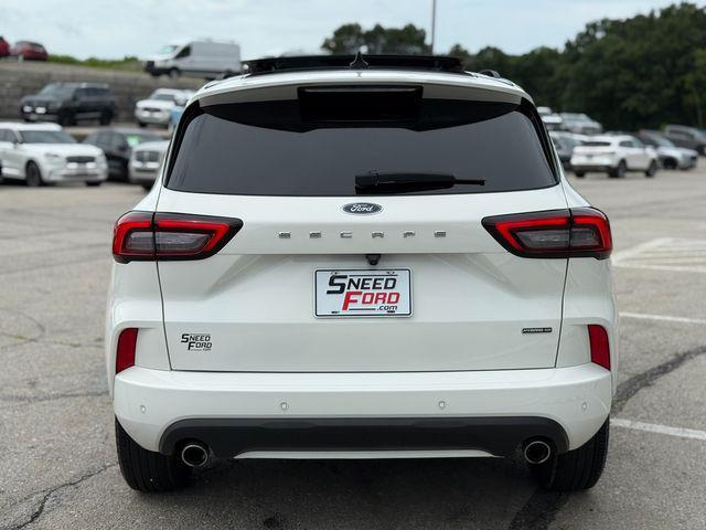 Photo of 2023 White Ford Escape