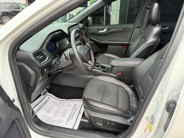Photo of 2023 White Ford Escape