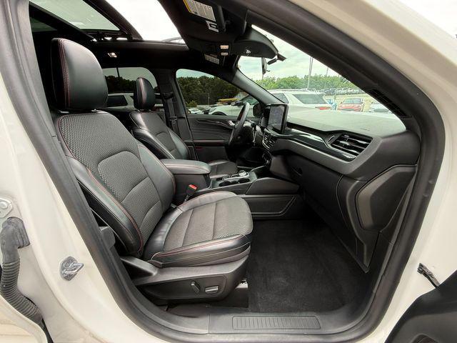 Photo of 2023 White Ford Escape