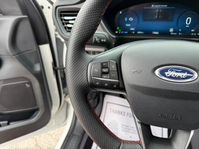 Photo of 2023 White Ford Escape