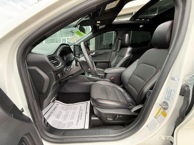 Photo of 2023 White Ford Escape