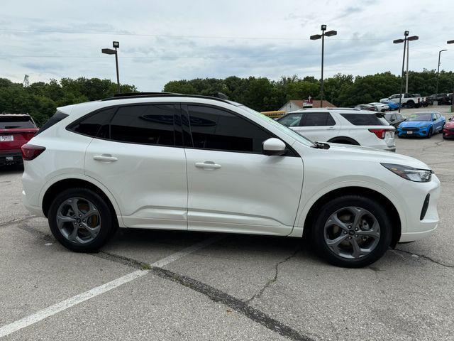 Photo of 2023 White Ford Escape