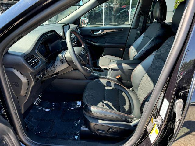Photo of 2023 Agate Black Metallic Ford Escape