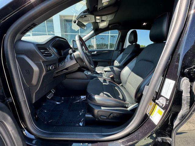 Photo of 2023 Agate Black Metallic Ford Escape