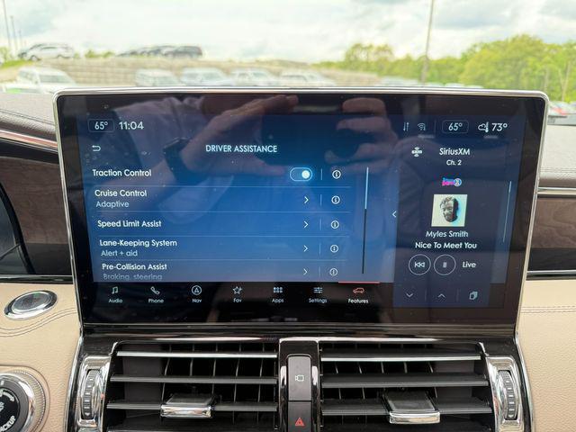 Photo of 2024 White Lincoln Navigator