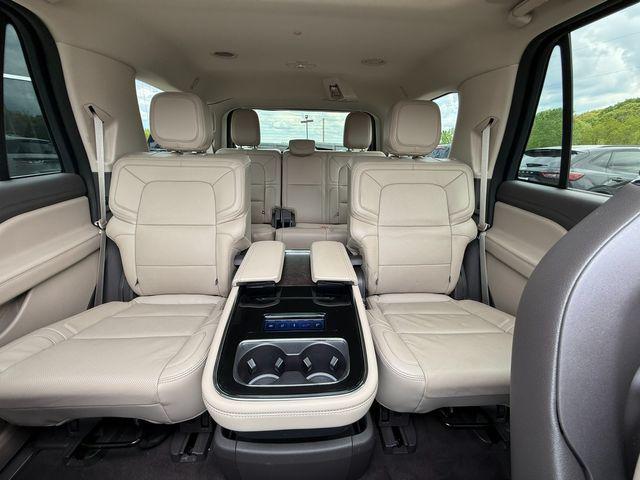 Photo of 2024 White Lincoln Navigator