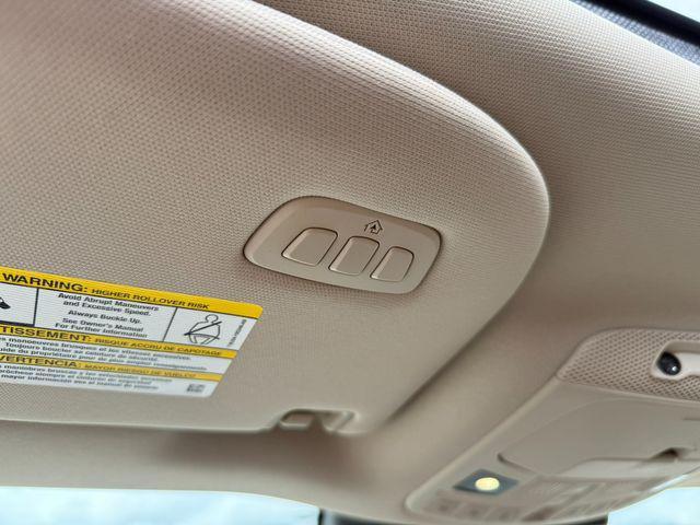 Photo of 2024 White Lincoln Navigator