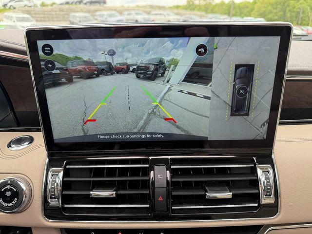 Photo of 2024 White Lincoln Navigator