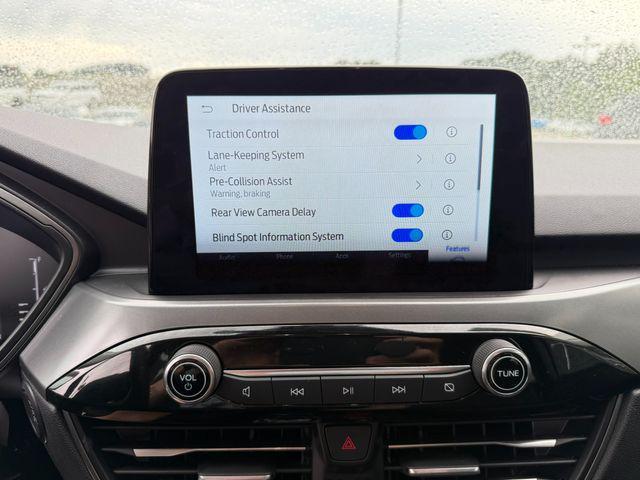 Photo of 2024 Carbonized Gray Metallic Ford Escape