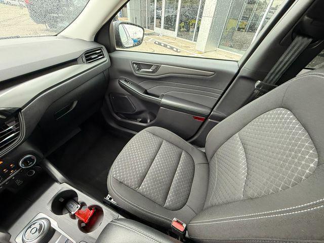 Photo of 2024 Carbonized Gray Metallic Ford Escape