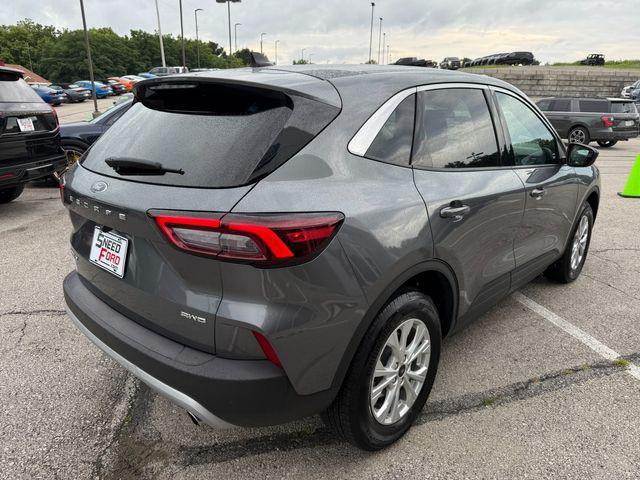 Photo of 2024 Carbonized Gray Metallic Ford Escape