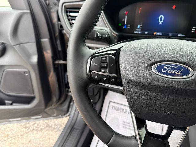 Photo of 2024 Carbonized Gray Metallic Ford Escape