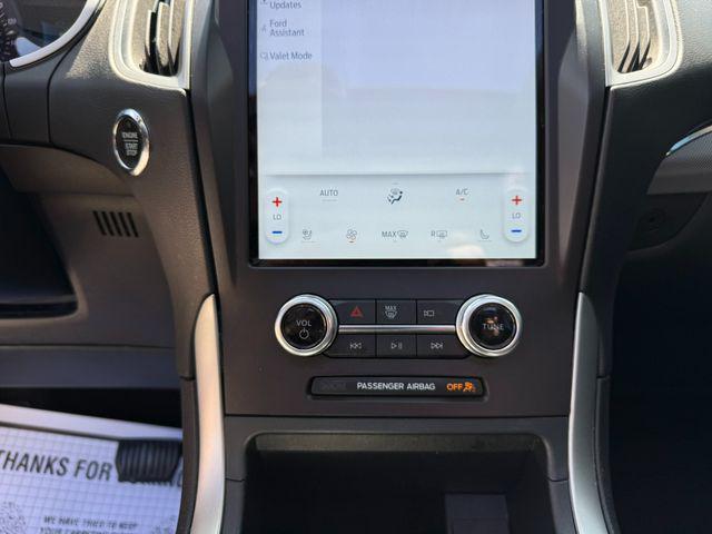 Photo of 2021 Iconic Silver Metallic Ford Edge