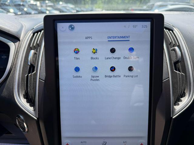 Photo of 2021 Iconic Silver Metallic Ford Edge