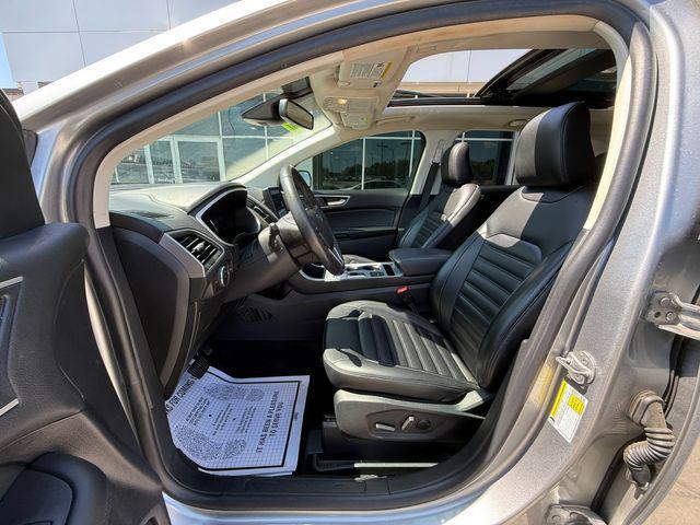 Photo of 2021 Iconic Silver Metallic Ford Edge