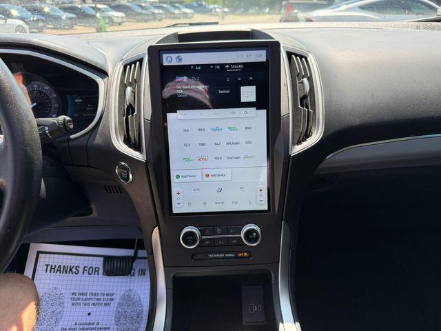 Photo of 2021 Iconic Silver Metallic Ford Edge