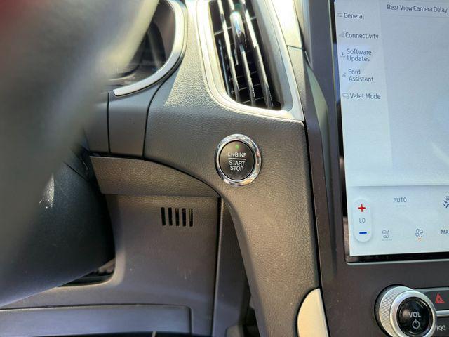 Photo of 2021 Iconic Silver Metallic Ford Edge