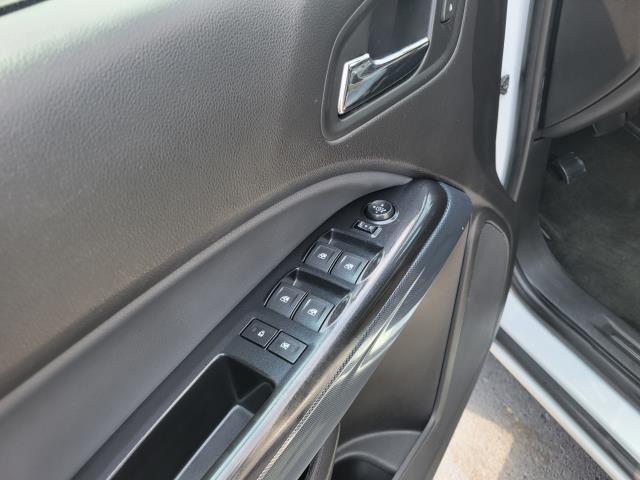 Photo of 2017 Summit White Chevrolet Colorado