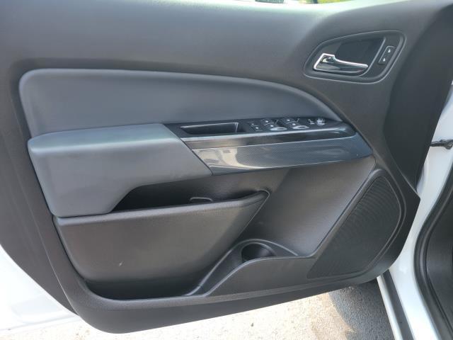 Photo of 2017 Summit White Chevrolet Colorado