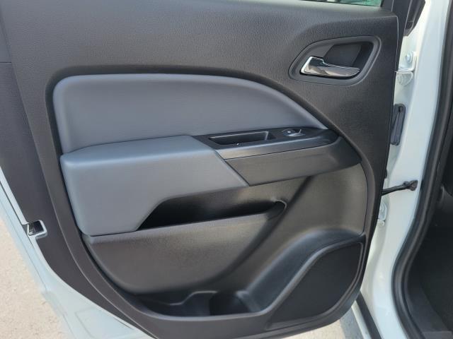 Photo of 2017 Summit White Chevrolet Colorado