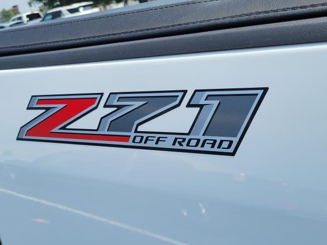 Photo of 2017 Summit White Chevrolet Colorado