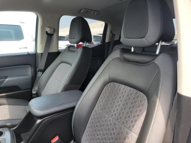 Photo of 2017 Summit White Chevrolet Colorado