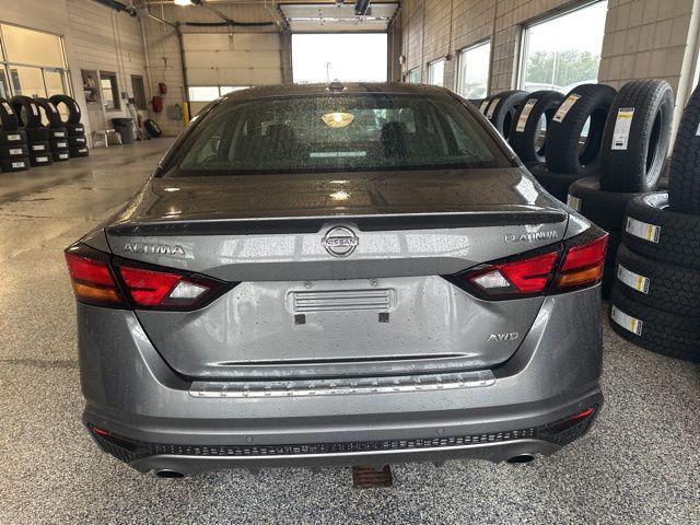 Photo of 2022 Gun Metallic Nissan Altima
