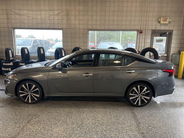 Photo of 2022 Gun Metallic Nissan Altima