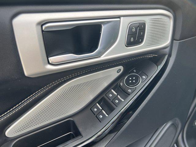 Photo of 2021 Agate Black Metallic Ford Explorer
