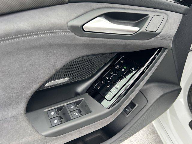 Photo of 2025 Glacier White Metallic Audi S6 e-tron