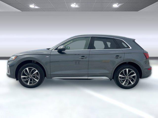 Photo of 2022 Daytona Gray Pearl Effect Audi Q5