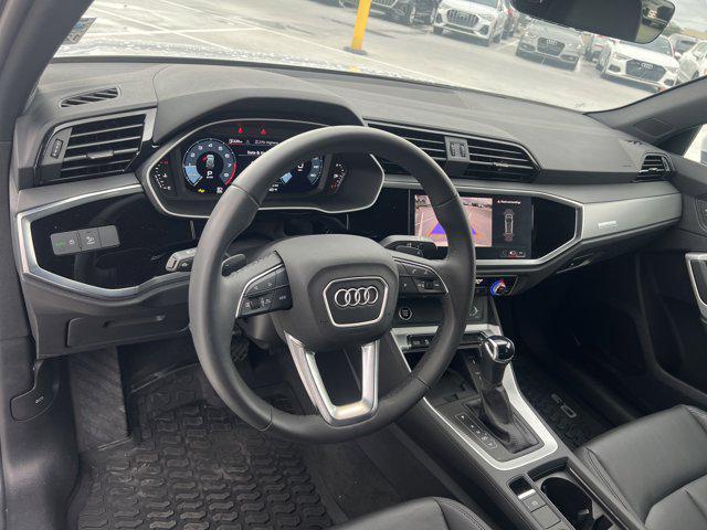 Photo of 2025 White Audi Q3