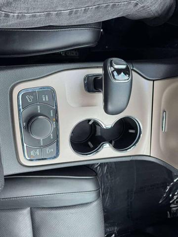 Photo of 2014 Brilliant Black Crystal Pearlcoat Jeep Grand Cherokee