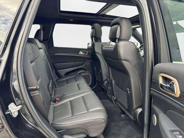 Photo of 2014 Brilliant Black Crystal Pearlcoat Jeep Grand Cherokee