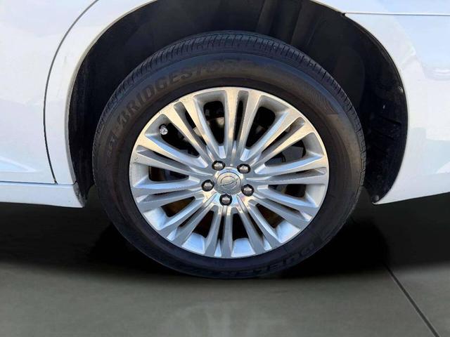 Photo of 2013 Ivory Tri-Coat Pearl Chrysler 300