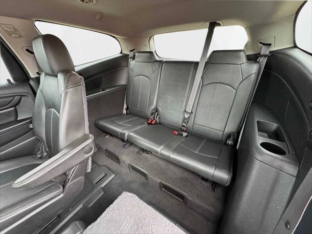 Photo of 2015 Blue Velvet Metallic Chevrolet Traverse