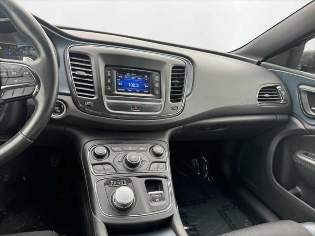 Photo of 2015 Granite Crystal Metallic Clearcoat Chrysler 200
