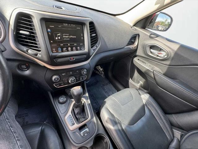 Photo of 2016 Deep Cherry Red Crystal Pearlcoat Jeep Cherokee