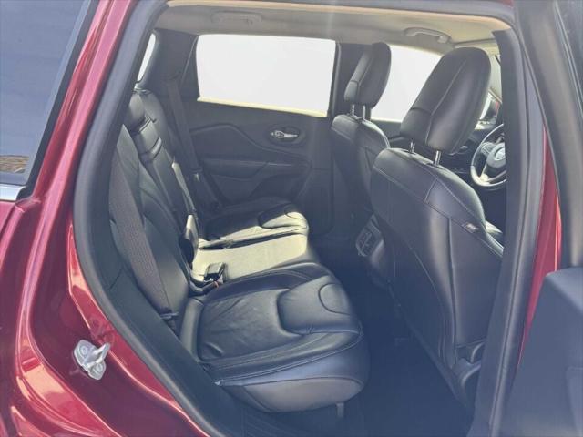 Photo of 2016 Deep Cherry Red Crystal Pearlcoat Jeep Cherokee