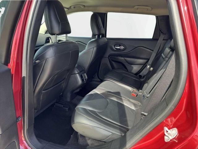 Photo of 2016 Deep Cherry Red Crystal Pearlcoat Jeep Cherokee