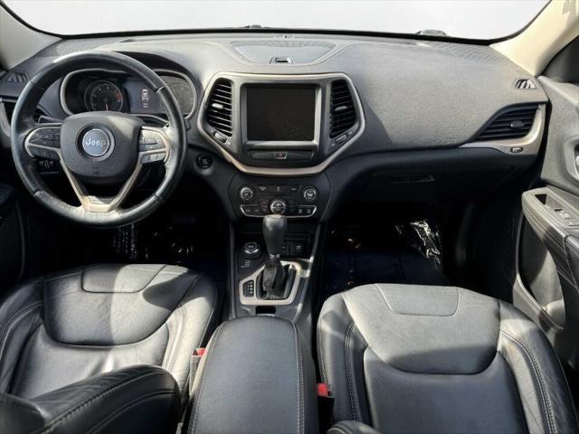 Photo of 2016 Deep Cherry Red Crystal Pearlcoat Jeep Cherokee