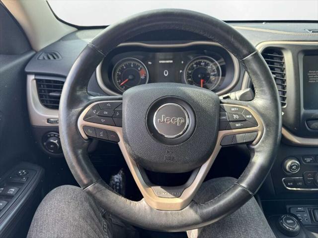 Photo of 2016 Deep Cherry Red Crystal Pearlcoat Jeep Cherokee