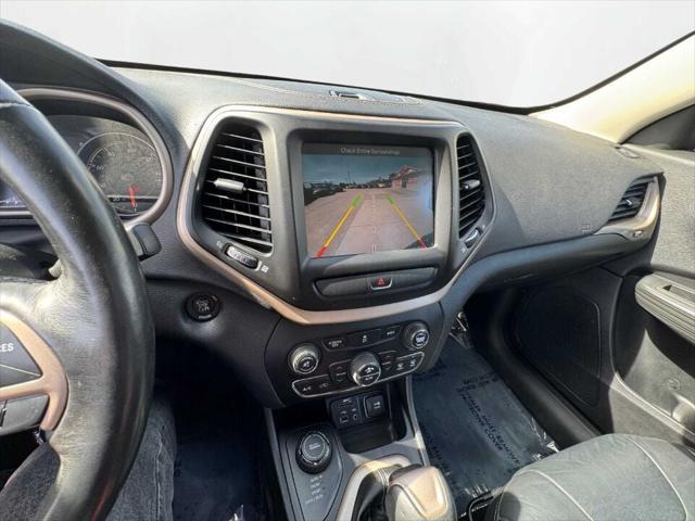 Photo of 2016 Deep Cherry Red Crystal Pearlcoat Jeep Cherokee