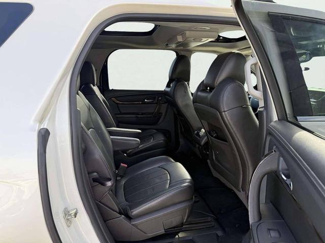 Photo of 2015 White Diamond Tricoat GMC Acadia