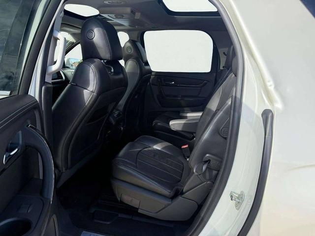 Photo of 2015 White Diamond Tricoat GMC Acadia