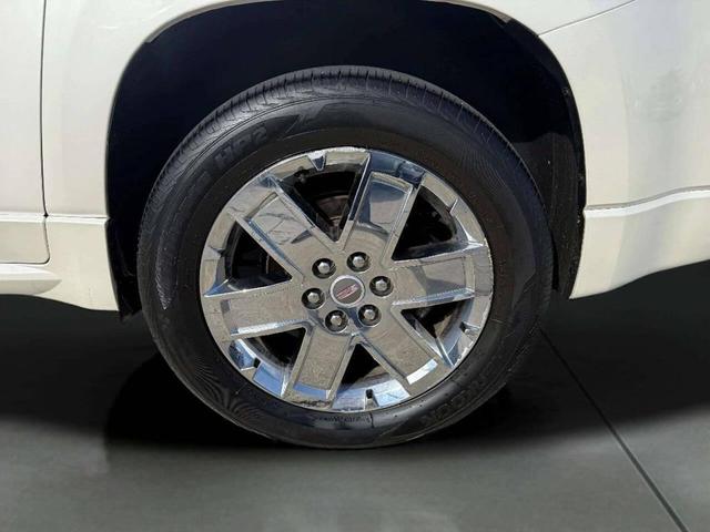 Photo of 2015 White Diamond Tricoat GMC Acadia