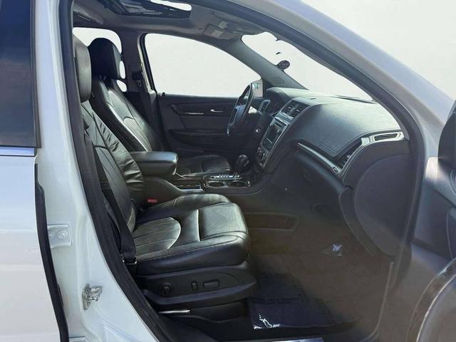 Photo of 2015 White Diamond Tricoat GMC Acadia