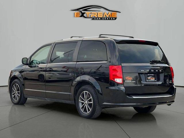 Photo of 2017 Black Onyx Crystal Pearlcoat Dodge Grand Caravan