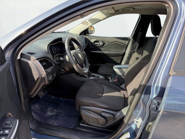 Photo of 2020 Slate Blue Pearlcoat Jeep Cherokee
