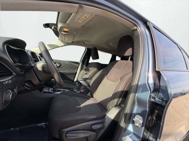 Photo of 2020 Slate Blue Pearlcoat Jeep Cherokee